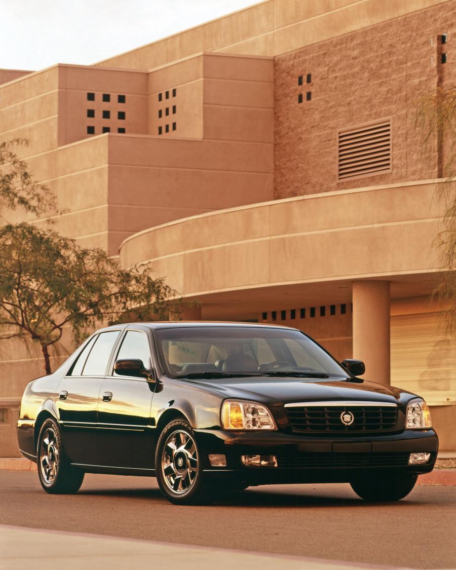  Cadillac DeVille DTS 2000 года  (фото 12 из 16)